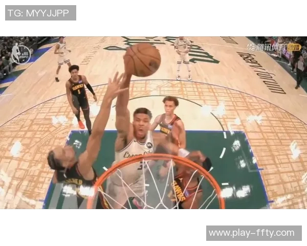 字母哥半场表现低迷仅出手三次却依然贡献8分7篮板3助攻1抢断